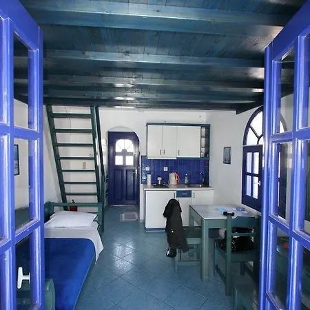 Samson΄s Village Perissa (Santorini)